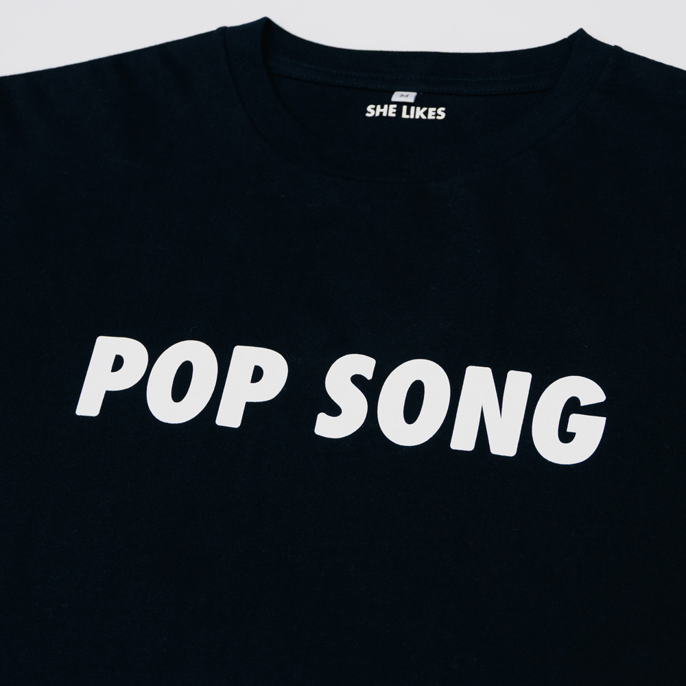 （SHE LIKES） POP SONG TEE / BLACK