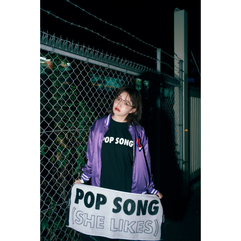 （SHE LIKES） POP SONG TOWEL / BLACK