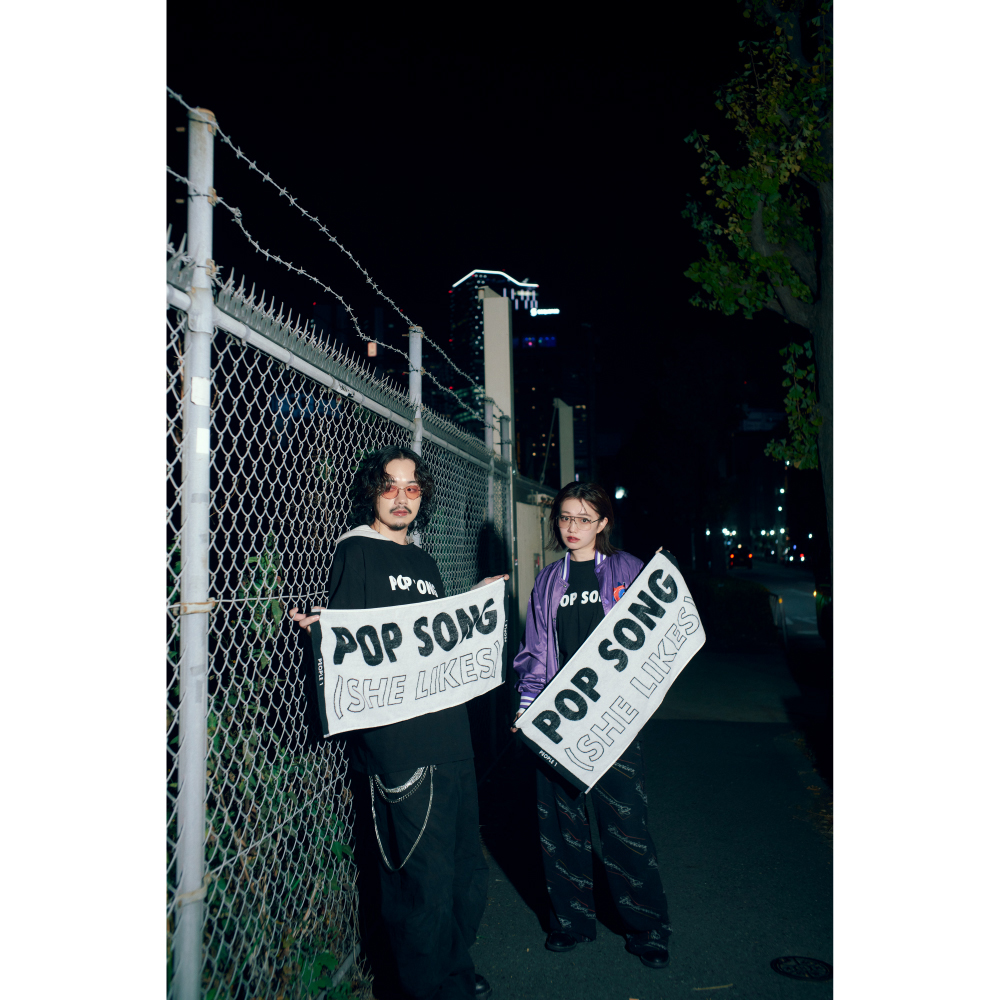 （SHE LIKES） POP SONG TOWEL / BLACK